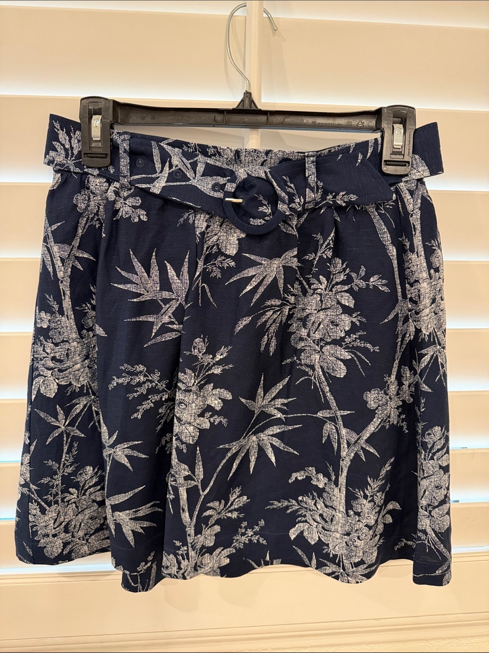 LOFT Navy and White Floral Elastic Waist Skirt